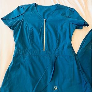 Jaanuu Front zipper scrub set with skinny pants